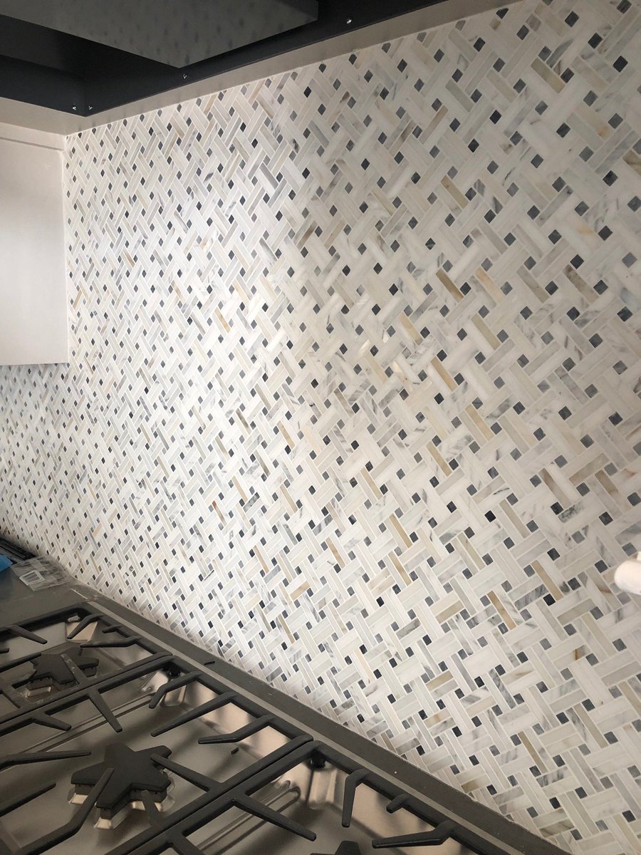 DesignTipsKC's tweet photo. We're so in love with this #backsplash tile so we're giving you a sneak preview on this new kitchen.
Make sure you visit our website to see our completed projects: https://t.co/bDpDHOY0Ne
#DesignConnectionInc #KCInteriorDesigner #NewBuild https://t.co/8JYx4AZozz