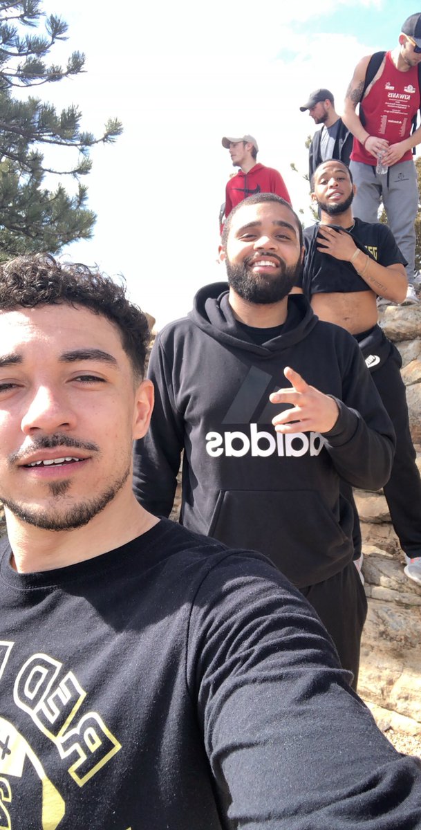 CoachBuck10's tweet image. Climbed my first mountain today 🤙🏽