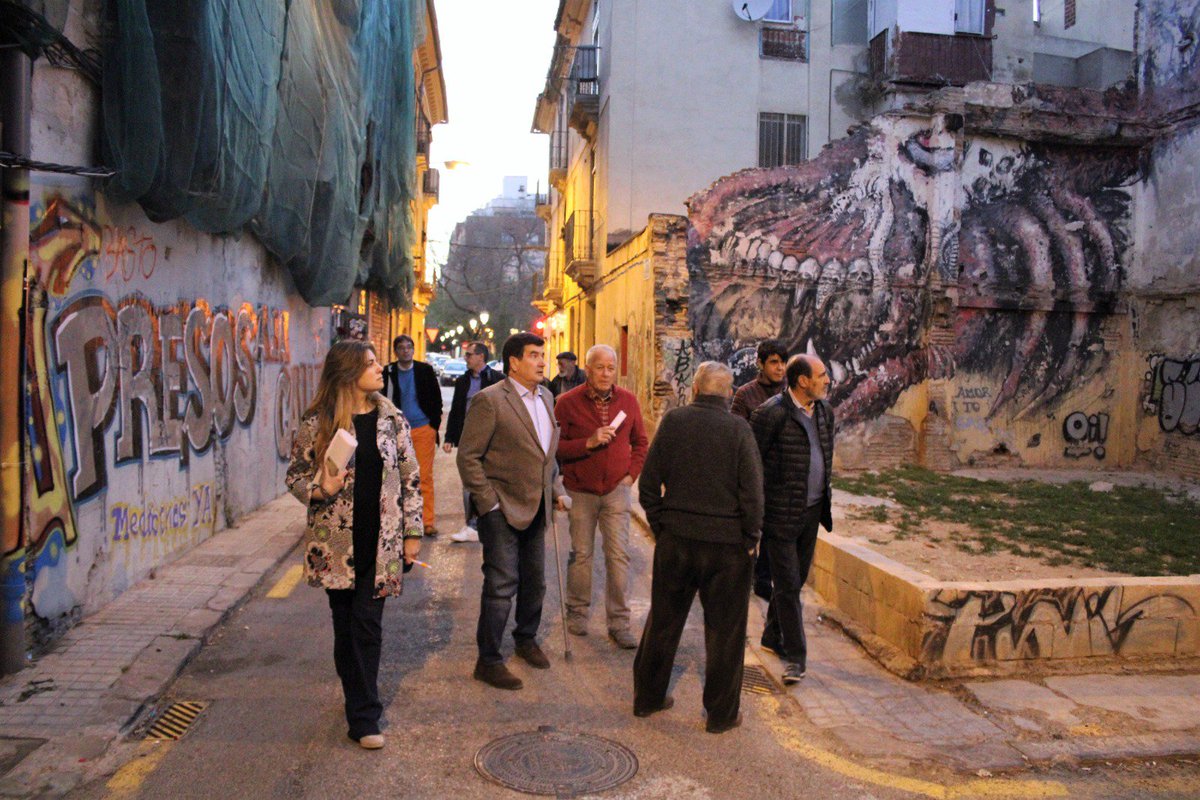CsValencia_C's tweet image. 👥 @Fginer comprueba junto a miembros de la agrupación de @Cs_Transitos, vecinos y comerciantes “la dejadez de Ribó en los aspectos más básicos del barrio de Zaidia” 👉 ow.ly/1Xj630o1lnJ