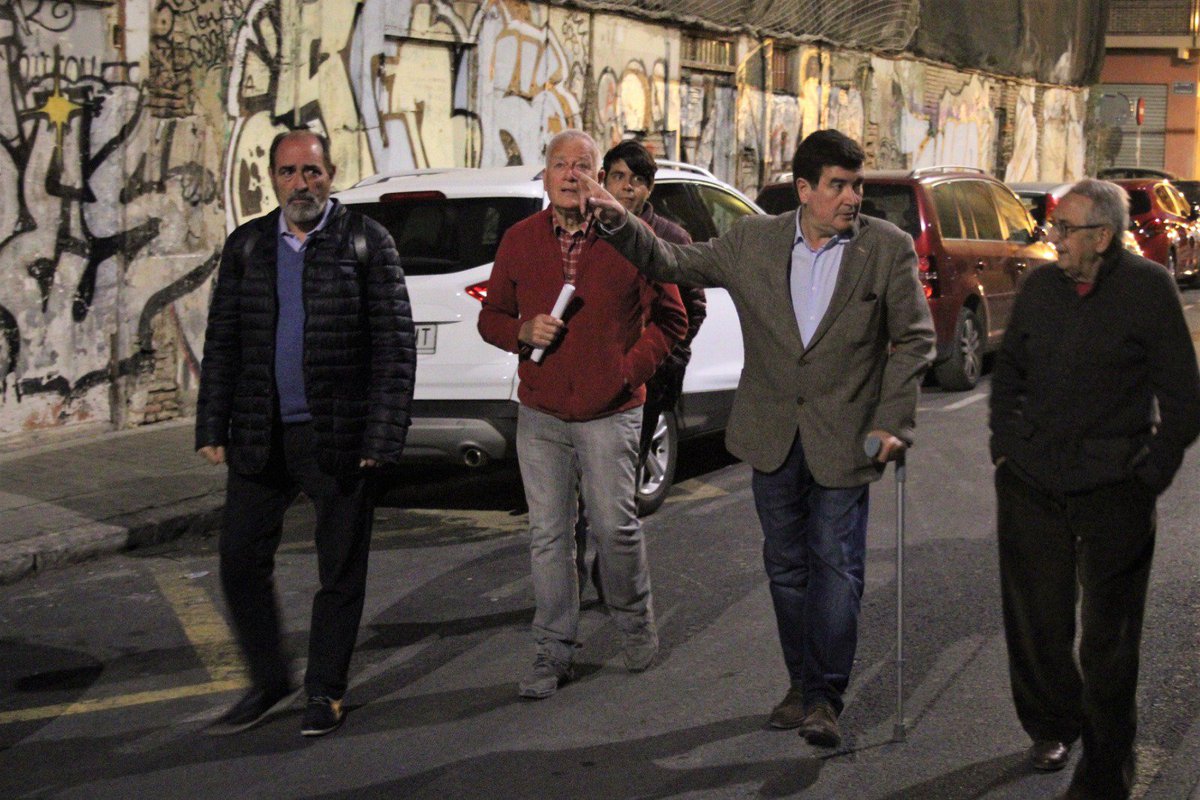CsValencia_C's tweet image. 👥 @Fginer comprueba junto a miembros de la agrupación de @Cs_Transitos, vecinos y comerciantes “la dejadez de Ribó en los aspectos más básicos del barrio de Zaidia” 👉 ow.ly/1Xj630o1lnJ