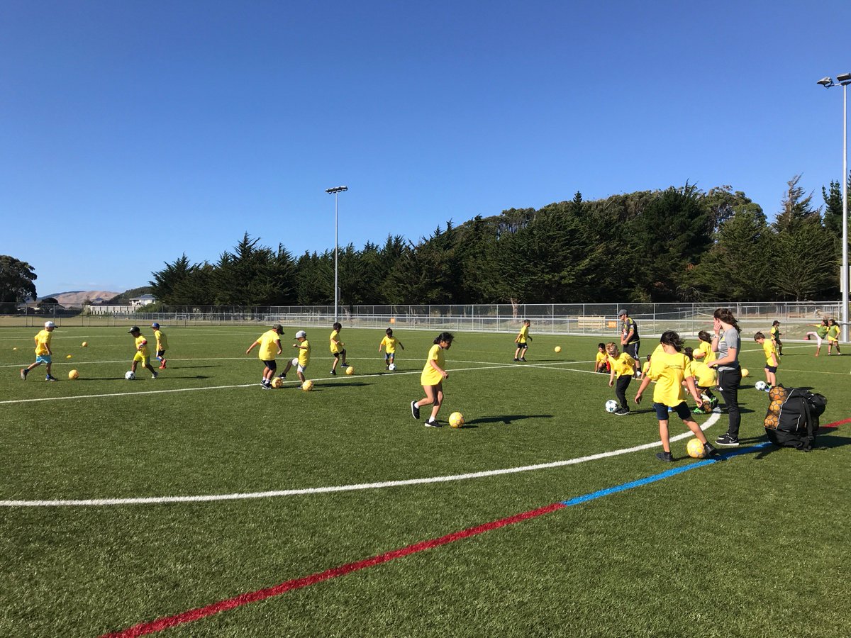 WgtnPhoenixFC's tweet photo. COMMUNITY | ๐โโ๏ธโฝ๏ธ๐โโ๏ธ Last week your #Nix put on a free after-school community coaching clinic with 75 children participating from seven low-decile schools. The kids loved learning new skills & meeting Sarpreet, Justin and Liberato Totti ๐
#StandUpWithYourNix #NixInTheCommunity https://t.co/5aNG79lJMR