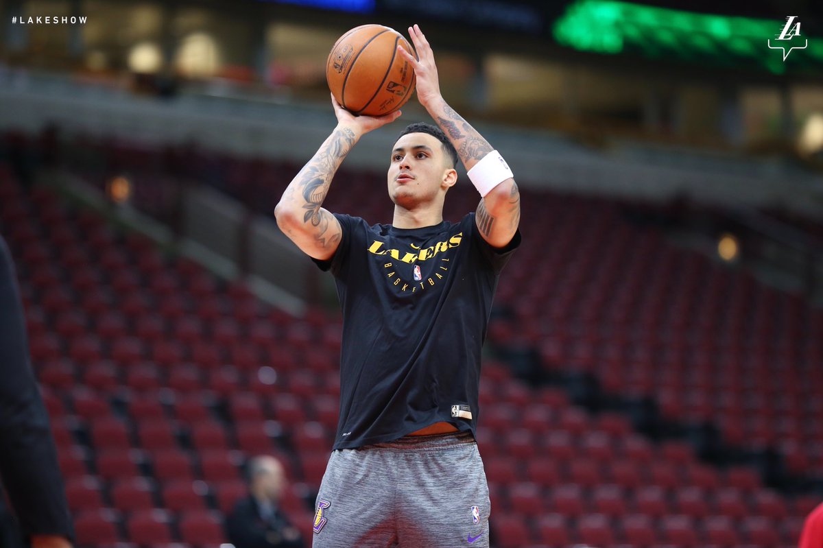 Lakers's tweet photo. Kuz is a go 🚦 https://t.co/mbdi1oR4DF