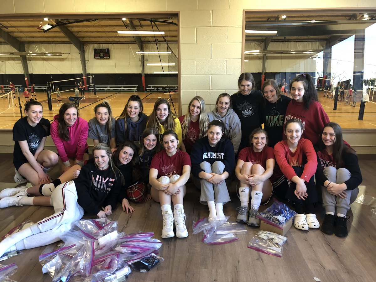 CoachSmithVball's tweet photo. Ignite 15 and 16 Black doing what we do! Putting together hope totes for those in need @ignitevbc ✝️ #missions #ignitefam 🔥❤️ https://t.co/YGlPHlyFQ8