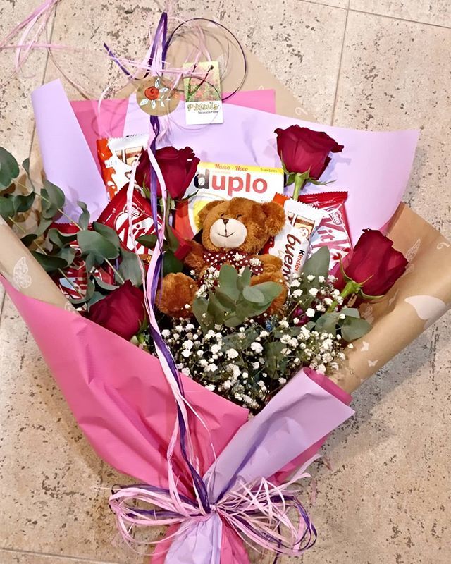 petalslatorre's tweet photo. 🌹T' agraden les Flors ?
🍭T' agraden les "chuches"?
❓Quina combinació vols regalar ?
👉Vine a #floristariapètalstorredembarra
i els teves idees es faran realitat.😜 #ramsdeflorsdiferents #ramosdefloresdiferentes #detallsdiferents #detallesdiferentes #ramsderoses #ramosderos… https://t.co/tKTgjdCNR7