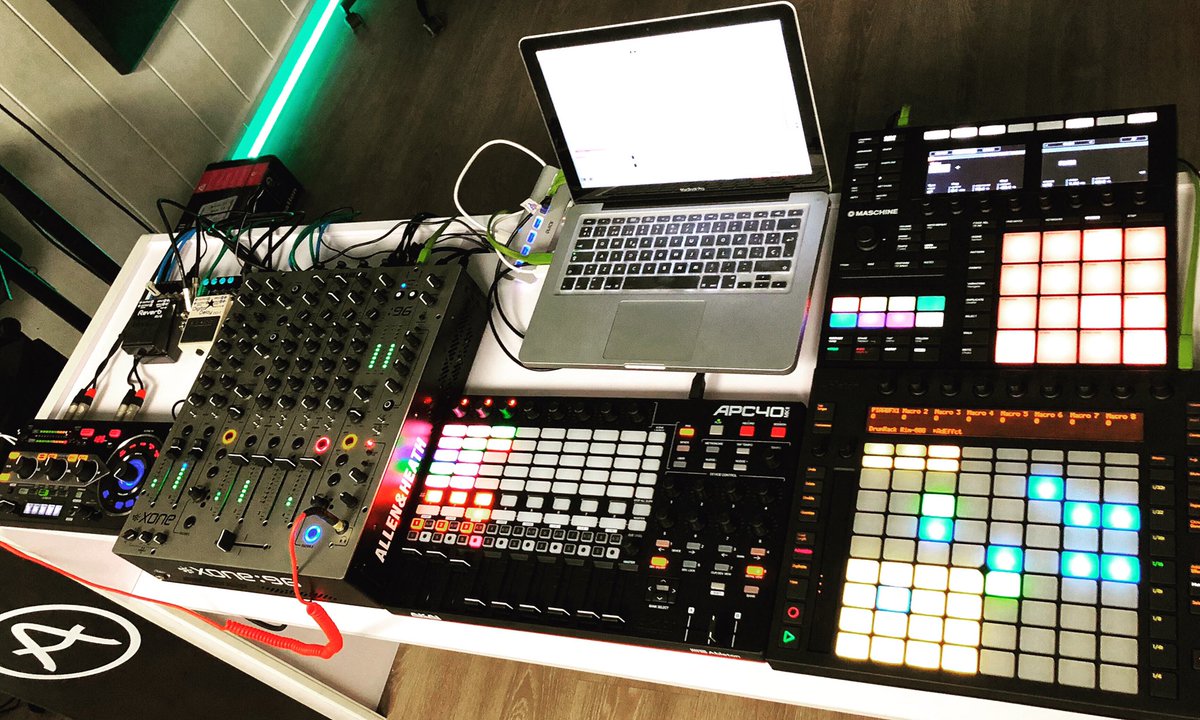 IncomazSonido's tweet photo. A lot of buttons! 🤯
#allenandheath #xone96 #akaiapc40mk2 #abletonpush #maschinemk3 #pioneerrmx1000 #macbook #bossdd7 #bossrv6 #setup #deejay #dj #piaabstudiobyincomaz #tiendadesonido #incomaz #incomazsonido #madrid https://t.co/MZXHkfxqS2