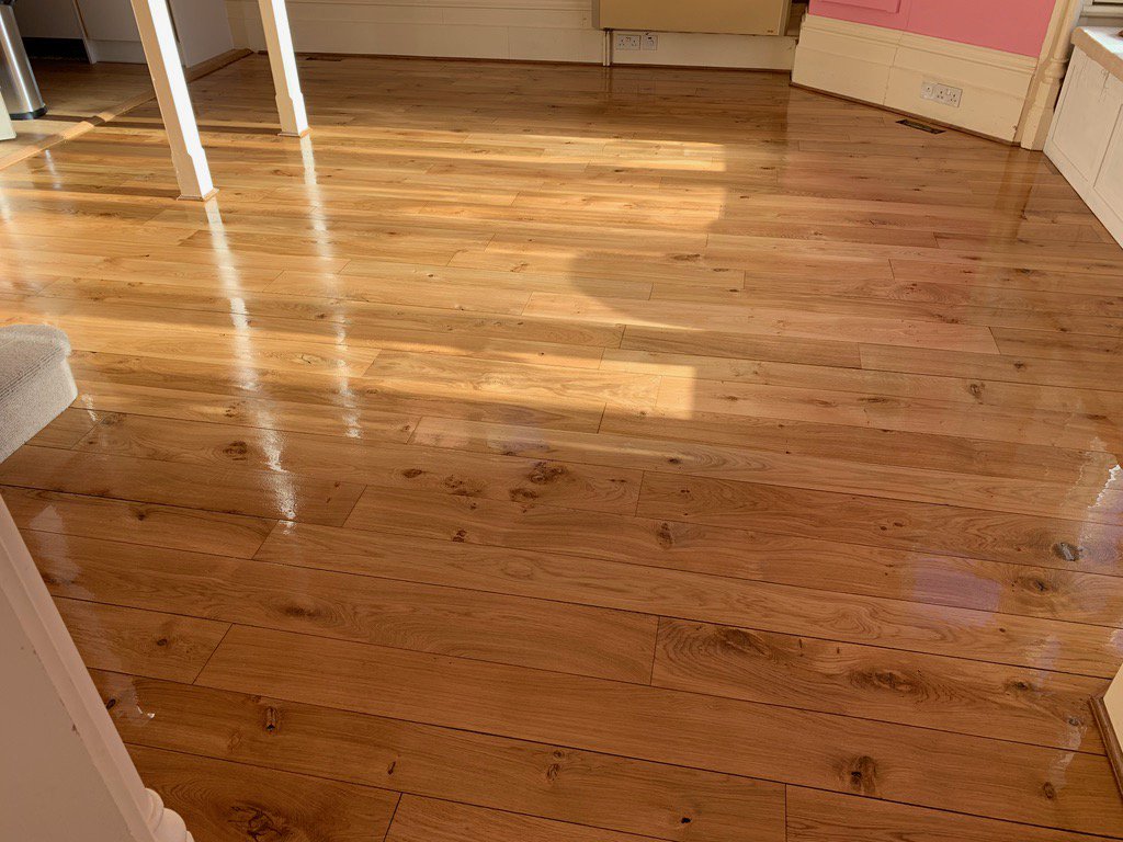 floorcare_serv's tweet photo. New Time Lapse video 66 @ https://t.co/tsN85NZ5Fu
Residential Oak Floor Refurbishment with 3 coats of @Floortech_prod Preseal &amp; Waterthane Satin finish seal
#Floorcareservices #Moorfloorfinishes #Floortechproducts #Floorsanding #Preseal #Waterthane #Floorcare #Floortech https://t.co/jLrRqljz2T