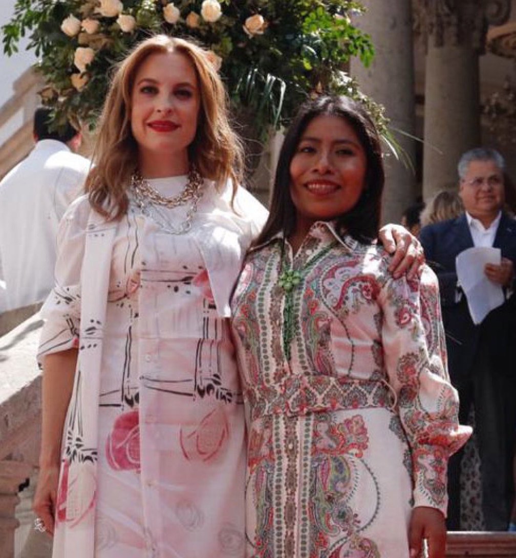 Quien's tweet photo. Belleza, estilo y poder: Así se vivió la red carpet de #31Mujeres que Amamos. 
@YalitzaAparicio y @MarDeTavira entre las mujeres valientes e inspiradoras que celebramos hoy. https://t.co/R7XOnfDv6E https://t.co/1txVt5ATvy