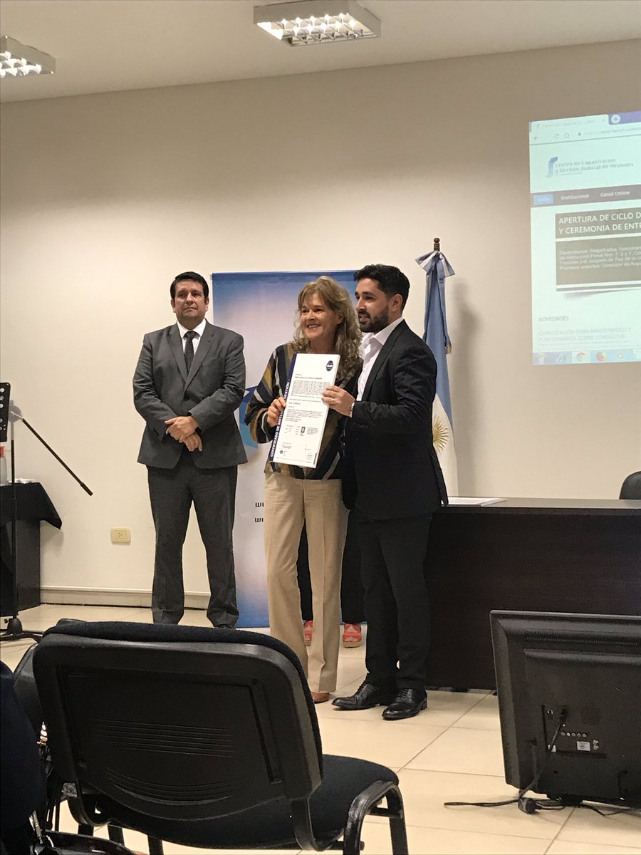 juanpitrejo's tweet photo. Entrega de certificado de calidad Normas ISO 9001/2015.. Felicitaciones a los 10 Juzgados de Misiones que han obtenido certificación y en particular felicitaciones al Juzgado de Instrucción 7.- https://t.co/ZaSZu7OsbJ