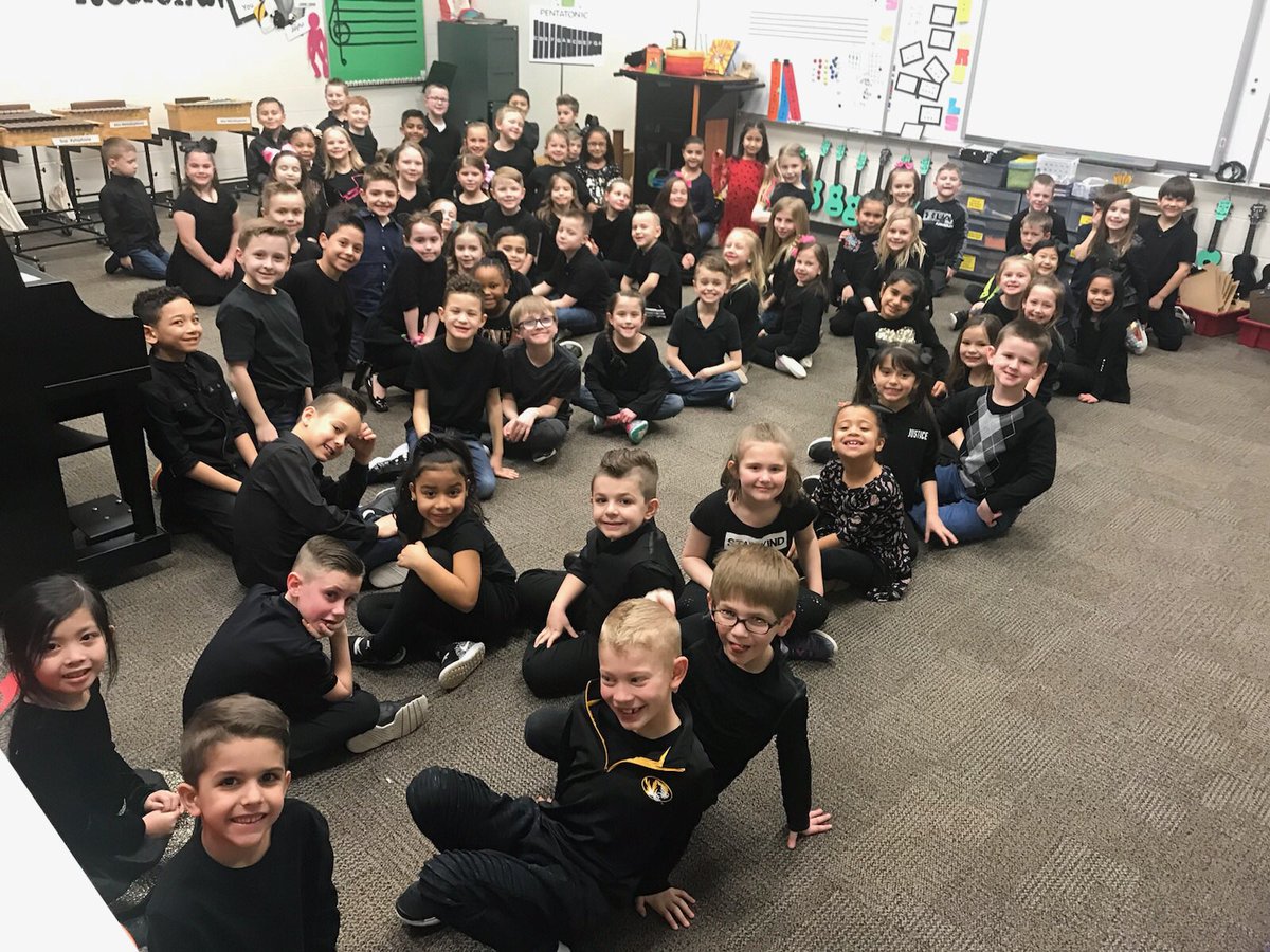 MrsCookNKC's tweet photo. Wow!! πΆ πΌ These 1st Grade @bp_mustangs musicians did an amazing job singing and playing instruments tonight! Thanks @cvanengen and Ms. Bottini for leading such a terrific program! #firstgrademusicprogram #choosekindBP #BPproud https://t.co/AvQQ1iT57V
