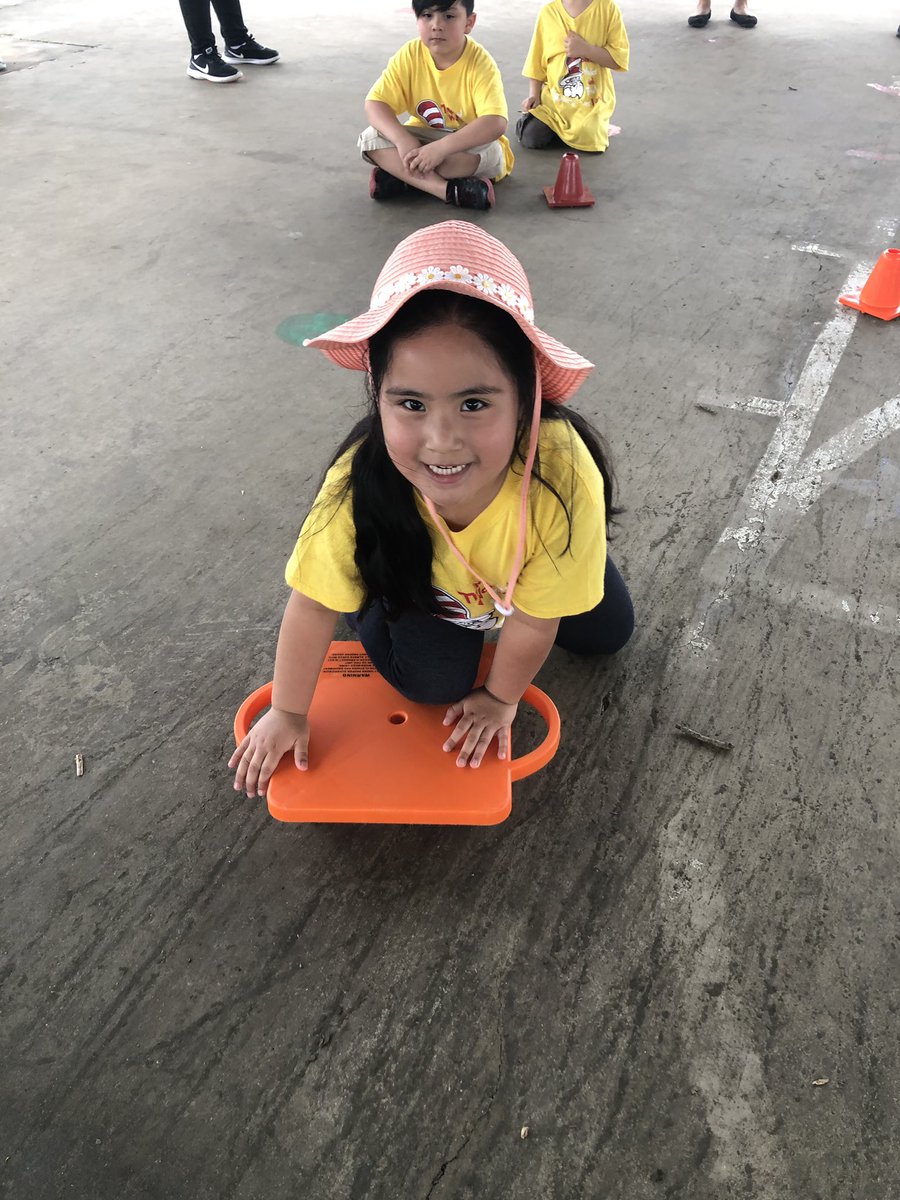 mcwilliams_joni's tweet photo. Great way to send our sweet Bobcats off for Spring break! #FIELDDAY #nothotinmarch  #studentledstations #PreK #we❤️Coach @OakForestES  @CoachLockePE https://t.co/EiEWehT497