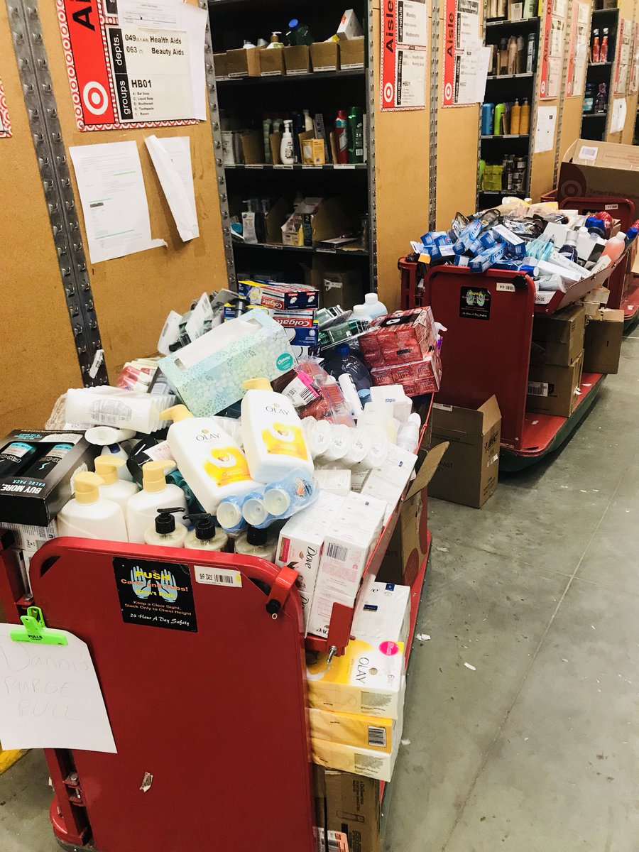CathyLee81's tweet photo. Emptying the back & feeding the comp!! Dani purging HBA with a smile!! #fillit #zoneit #sellitall https://t.co/bSGq6w3yah