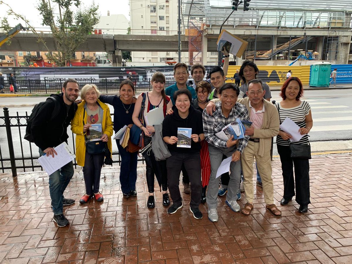 fyuanjp's tweet photo. #Martes Esta tarde junto a mis colegas y al equipo que me acompaña, hemos recorrido las calles de #Belgrano para informar a los vecinos sobre las obras del #FFCCMitre e invitarlos a sumarse a la Charla Informativa #BajoViaducto.
 @bacomuna13 #LasObrasAvanzan https://t.co/eIff2hDnN6