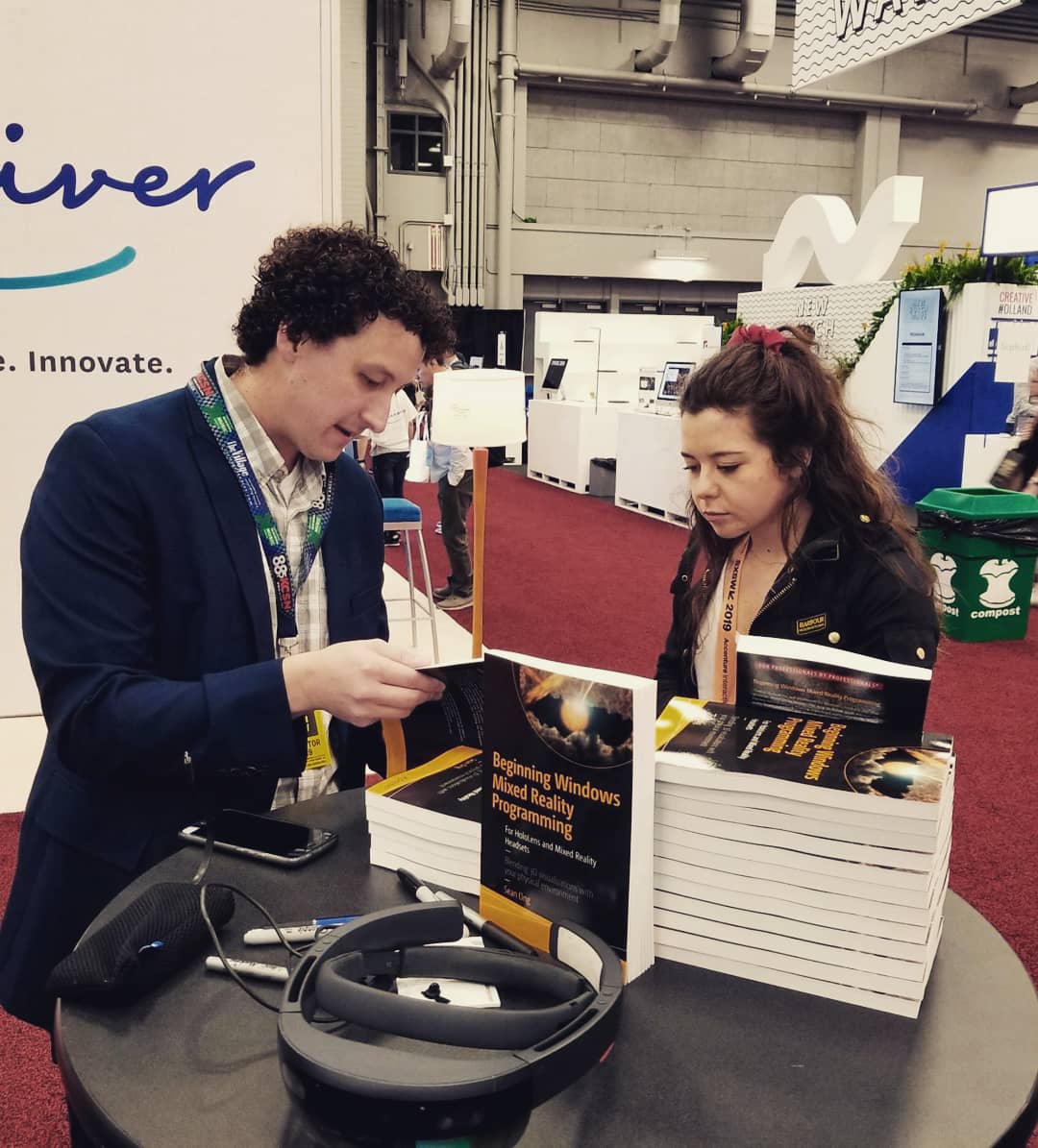 Apress's tweet photo. Highlights from Day 3 of Apress exhibiting at #SXSW2019! We tested out the HoloLens, had author @sean_ong sign copies of his book for fans, and raffled off some of our most popular VR books! Come visit us tomorrow at booth 1321 (our last day in Austin!) for more. #SXSW #SXSW19 https://t.co/DIqzMMzytB