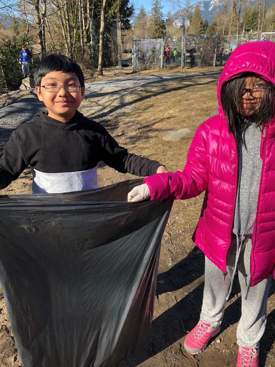 E04 and E05 Clean Up at Larson!  bit.ly/2JaUVEV <a href="/NVSD44/">School District 44</a>