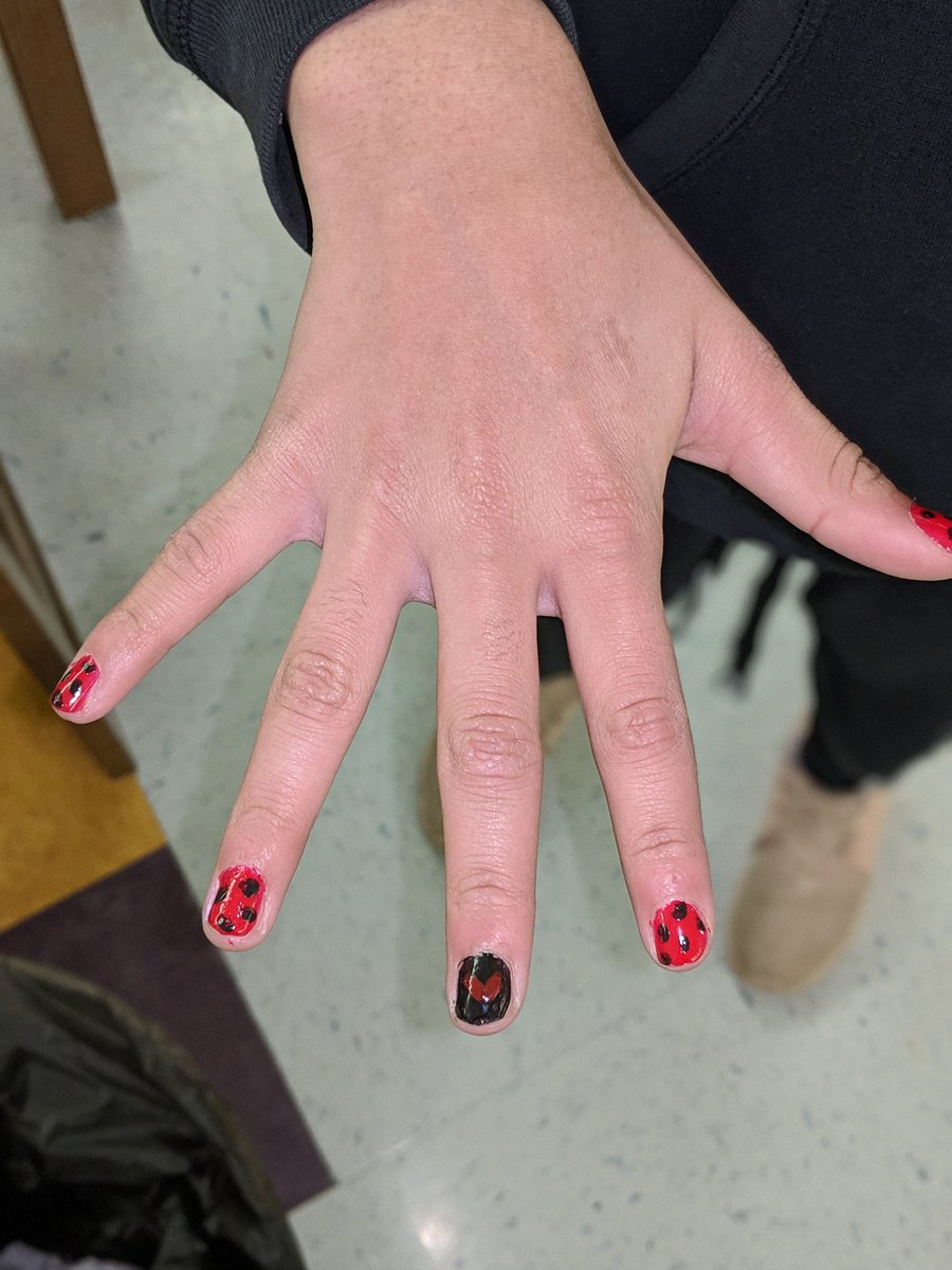 ZundyLibrarian's tweet photo. Beautiful nails and beautiful attitudes in book club today! #becomingladies #ZundyKidsDeserveIt #BeTheOne  @ZundyElementary https://t.co/JfaUbuJY6T
