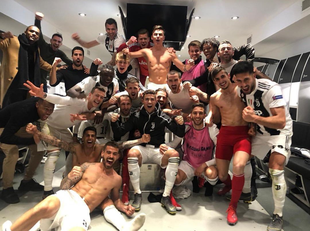 Ci sono momenti in cui le parole non servono, ma basta uno sguardo🔥💪
Che poi, qualcuno aveva qualche dubbio?
Sometimes a look is enough. Did anybody have any doubts?
 #JuveAtleti #UCL #FinoAllaFine