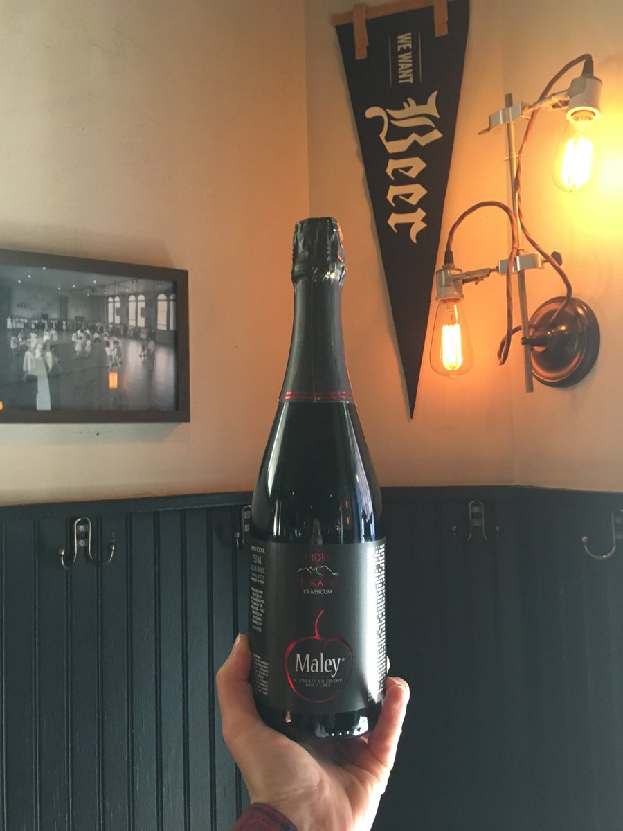 ProhibitionTR's tweet image. Check out tonight’s by the glass cider for #FriedChickenAndCider - #Maley “Jorasses”, from the Italian Alps, is 100% #Raventze #apples, and is produced in the #champagnemethod. Bubbly, dry, with bright citrus notes. 7.5% #methodetraditionelle #cider