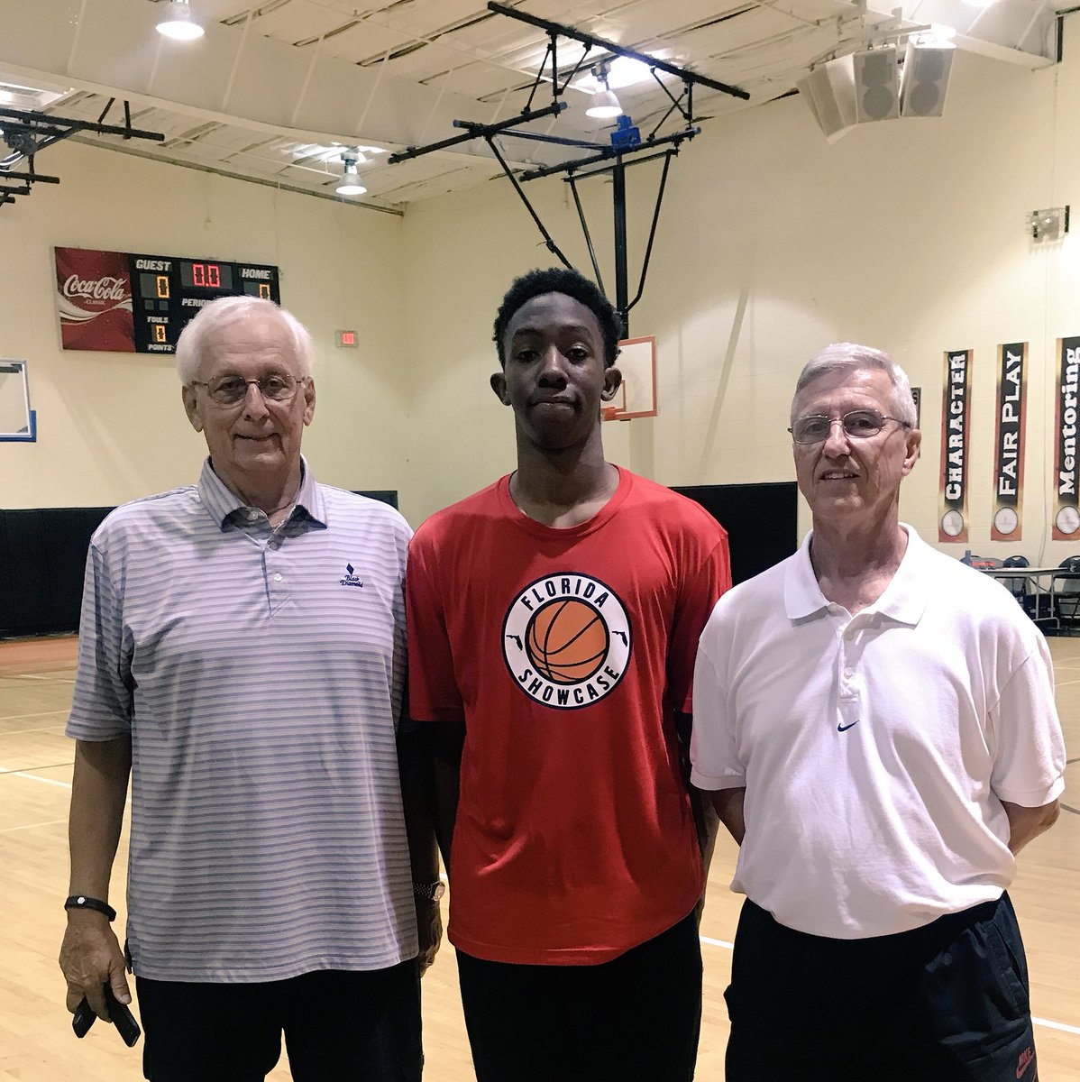 LLkobeb's tweet photo. Shouts out to Coach Foss @FlEliteBball and Coach Mackey
for giving me the opportunity to participate in the Senior Showcase in Florida enroute to IMG. The feedback and help is major for the next level 🔥ty https://t.co/LTHcV2zsOl