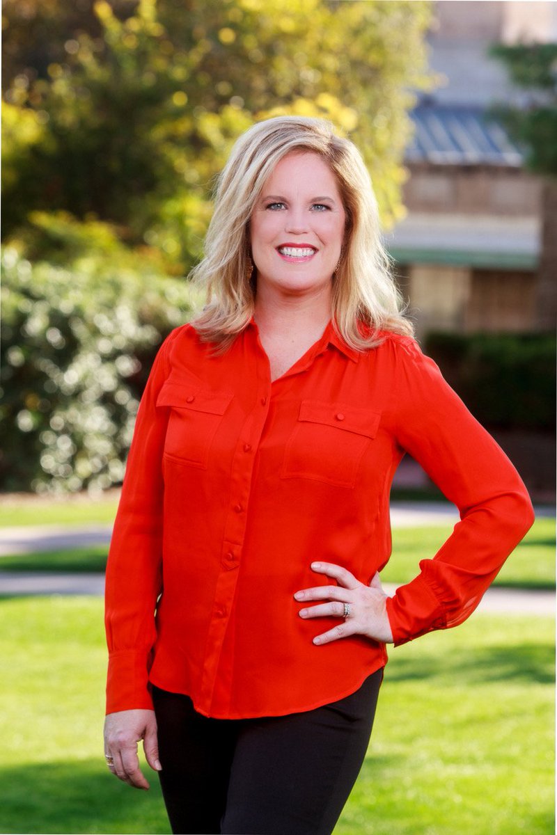 A2ndAct's tweet photo. Meet Andrea Tyler Evans, the publishing powerhouse behind Frontdoors Magazine and one of the Phoenix Business Journal’s 2018 “Outstanding Women in Business,” She’s also a survivor of Esthesioneuroblastoma, a rare cancer of the nasal cavity. https://t.co/4xUqNW3YBe https://t.co/Gb64Tie8Rt