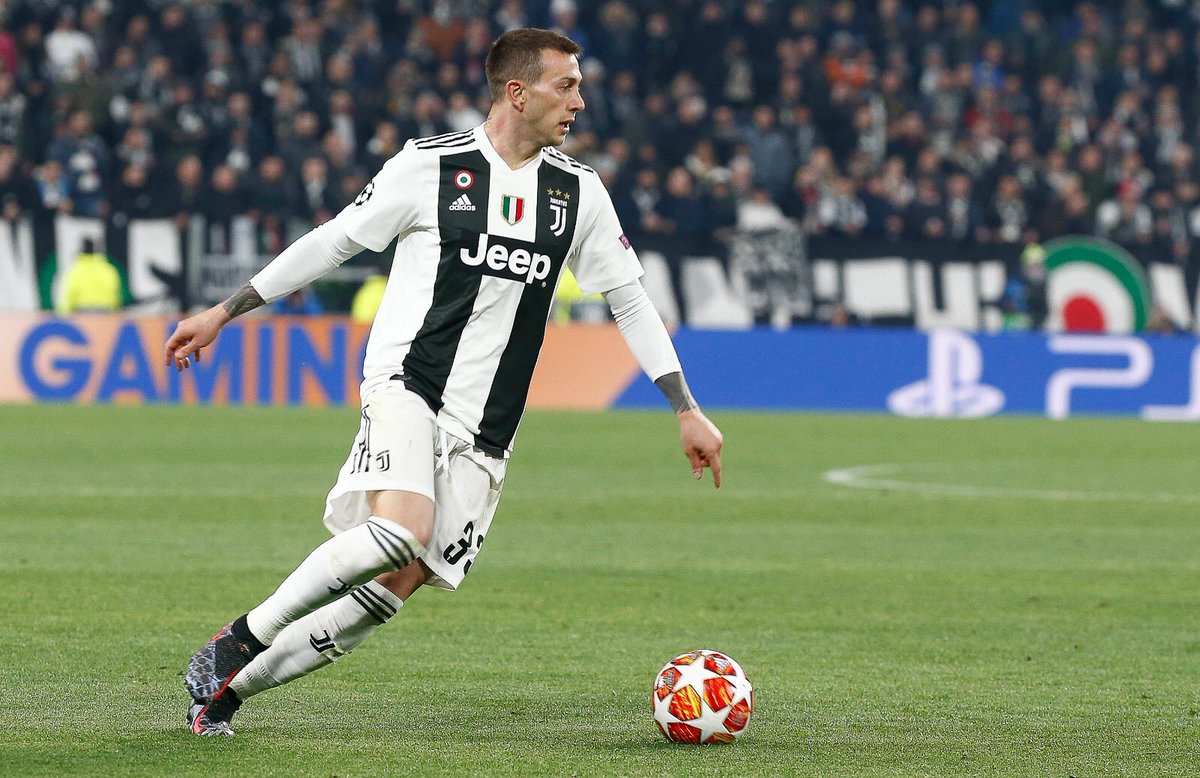 fbernardeschi's tweet photo. That’s why #FinoAllaFine is our motto! WHAT A COMEBACK!!! Thank you everyone! 🔥💪🏼 

Ecco perché #FinoAllaFine è il nostro motto! 
CHE RIMONTA!!! Grazie a tutti! 🙏🏼⚪️⚫️

#UCL #ForzaJuve https://t.co/kgigbbT5wu