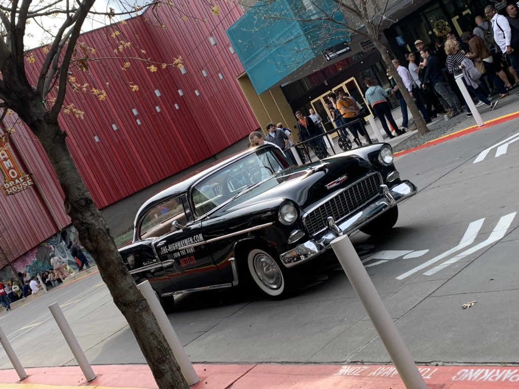 RaquelStecher's tweet photo. The Highwaymen marketing at #SXSW is 👌🏽 #QuelleGoestoSXSW https://t.co/eoQ00kmf5w