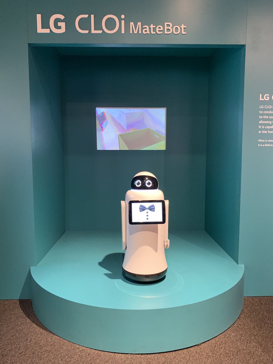 escriteur's tweet photo. Robots and draft beers at LG Inspiration Gallery... #LG_SXSW @LGUS https://t.co/haYQk0qZ0m