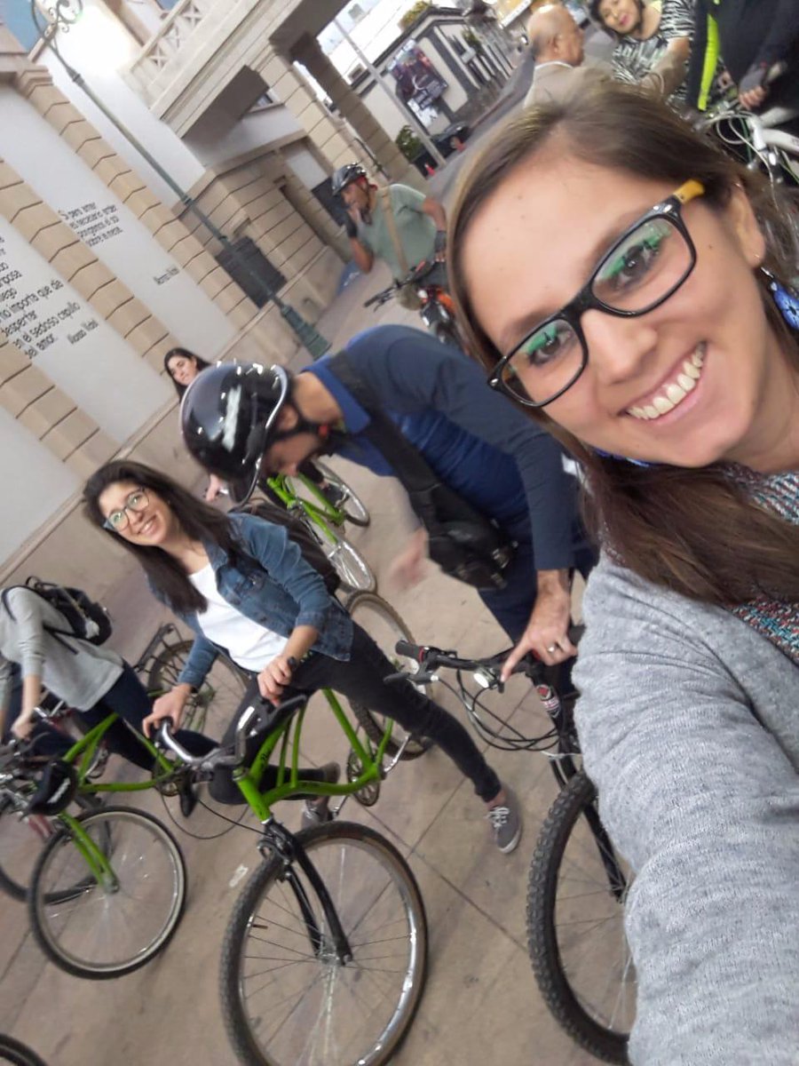 .@ZoOnYa19 y @ClaraVadillo anduvieron pedaleando en Hermosillo con #RuedoContigo, una plataforma para que personas no experimentadas encuentren ciclistas que les acompañen en sus trayectos. Puedes ver más de este proyecto aquí> ruedocontigo.implanhermosillo.gob.mx