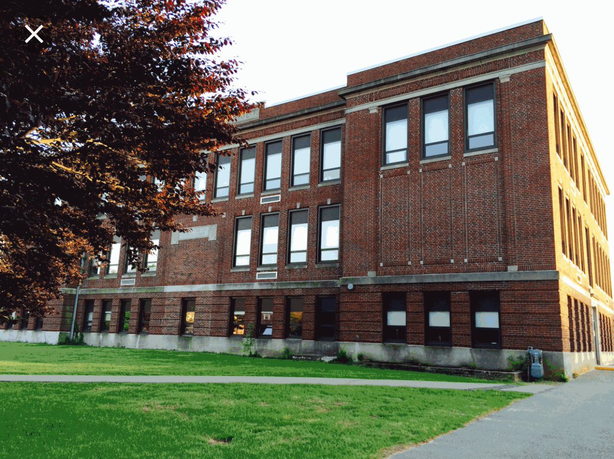luhholt's tweet photo. Unpopular opinion: Your high school https://t.co/A0VegztVtC