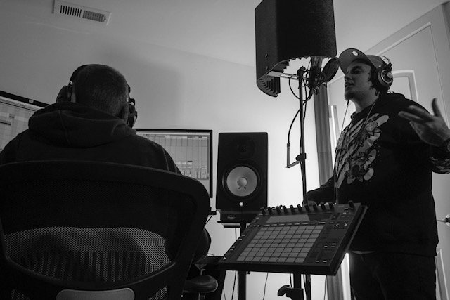 414BMORN's tweet photo. The Results don't lie just check the links in the Bio
More

#BrewCityBoyz #BCB #MidWestMadeMenENT #MWMM #hiphop #music #rap #nowplaying #artists #rappingup2018 #studio #recording #musiclife #work #winning #win #math #formula #greatness https://t.co/ltqtvVUIyK