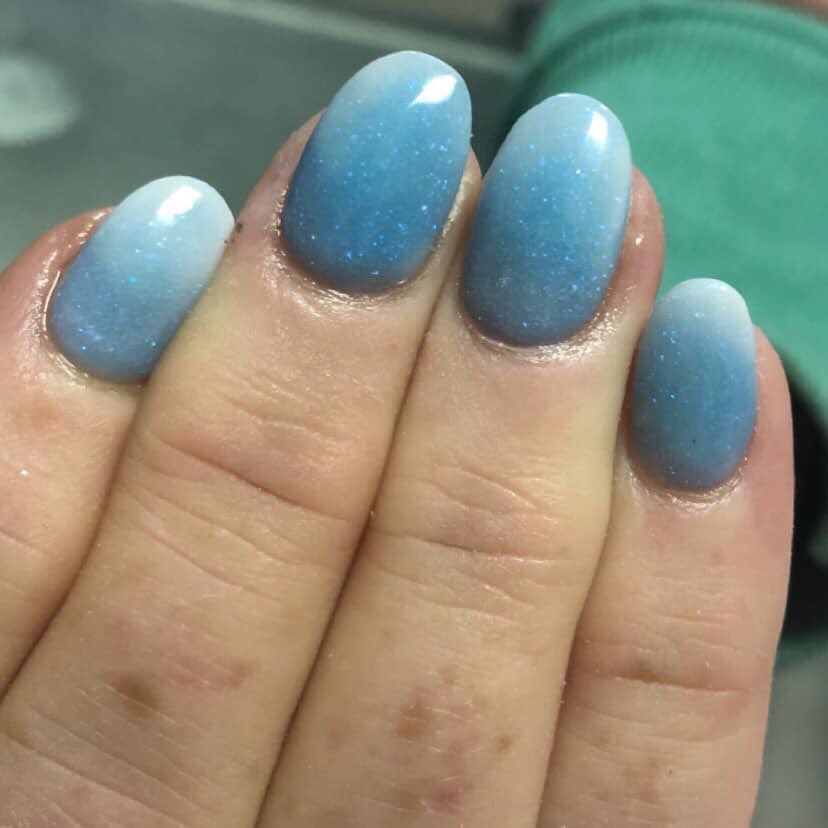 NLNails94's tweet photo. The world changes when it snows ❄️ 

#acrylicnails #coldasice https://t.co/gHDs4OtMNV