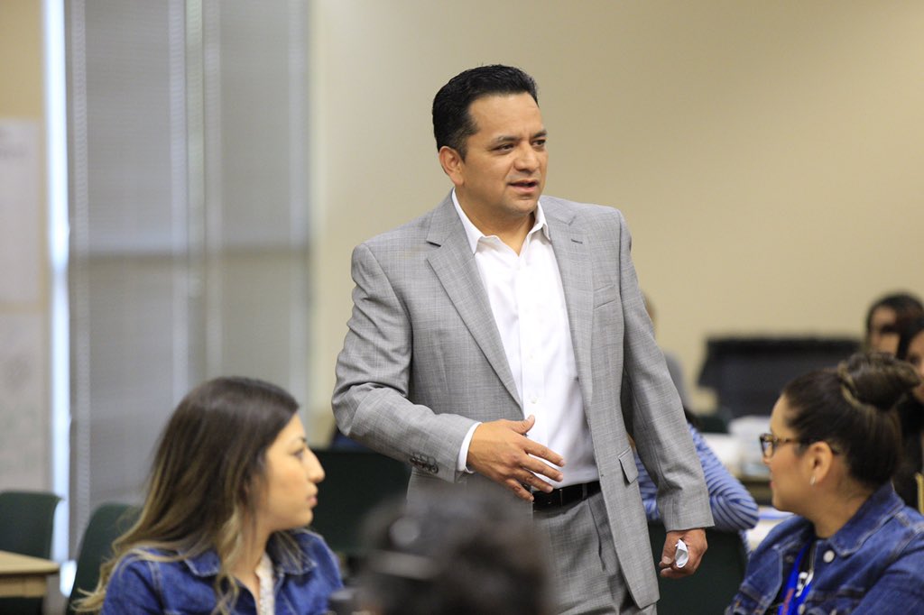 SocorroISD's tweet image. Dr. Espinoza closed today’s #TeamSISD Building Friends for Future new teacher training with words of encouragement/inspiration. The nationally recognized BFF program pairs new teachers with mentors to help them grow professionally &amp;amp; ensure success in the classroom.