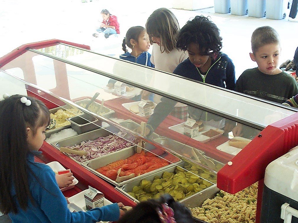 azfoodbanks's tweet image. HB 2186 passed the #AZHouse! Big thanks to the bill's champion @michudall &amp;amp; all those who supported. Kids can’t learn if they don’t eat; this bill eliminates the risk that kids won't eat if they can’t pay. On to #AZSenate! 
@fractweets @nokidhungry @reginaldbolding @PAFCOArizona