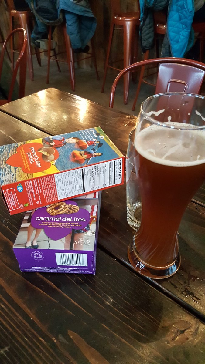 jpo_mpls's tweet photo. #craftapped happy hour at #utepilsbrewing. The #GirlScouts were hustling selling cookies. The dunkelweizen is great (and pairs well with caramel deLites.
@Craftapped @UtepilsBrewing https://t.co/ZkWRbcLRCI