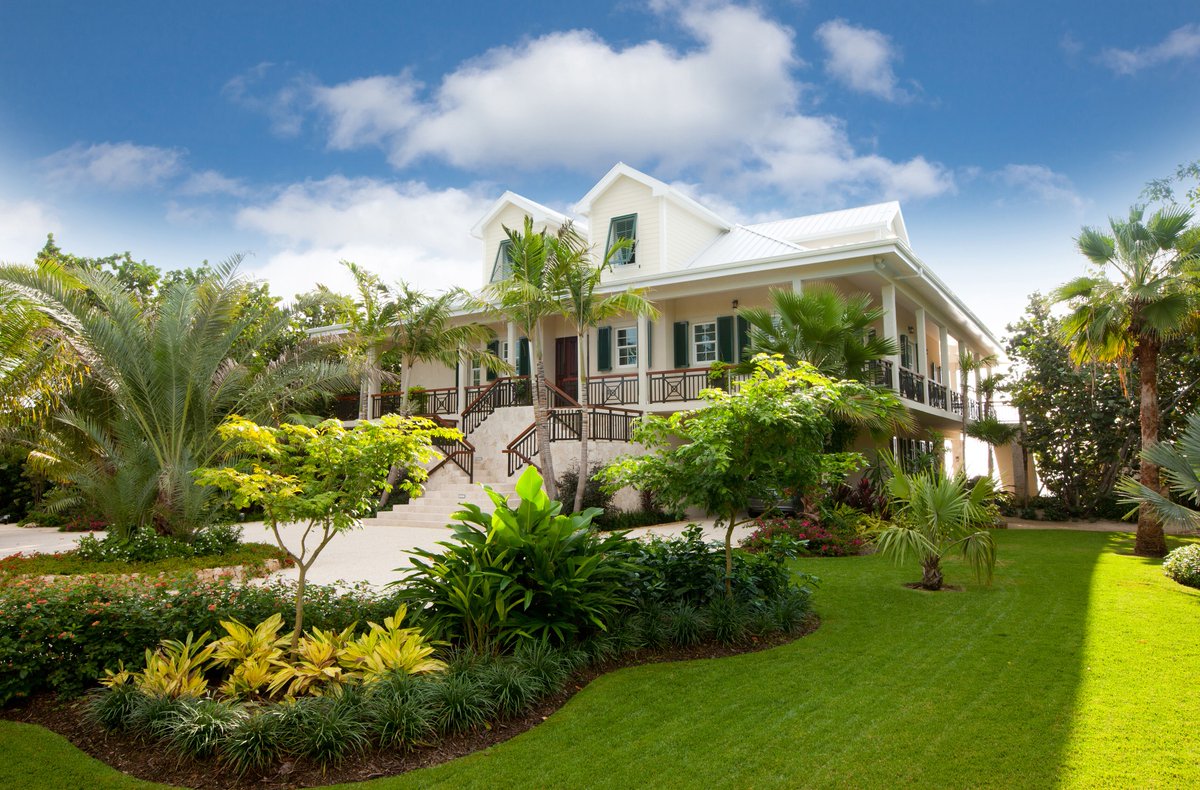 FLuxuryEstates's tweet photo. Vacation Ready! What do you think about this stunning estate we built for our clients in the Cayman Islands?

#Goals #Vacation #Vacationhomes #Dream #dreamhomes #homeoftheday #Luxuryliving #Realestate #caymanislands https://t.co/2n9Vp4Fi3t