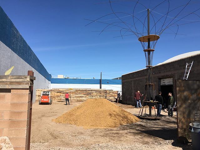 Wow, throwback 2016 ..... #albuquerque #art #dialoguebrewing #patio #craftbeer ift.tt/2HhqBqC