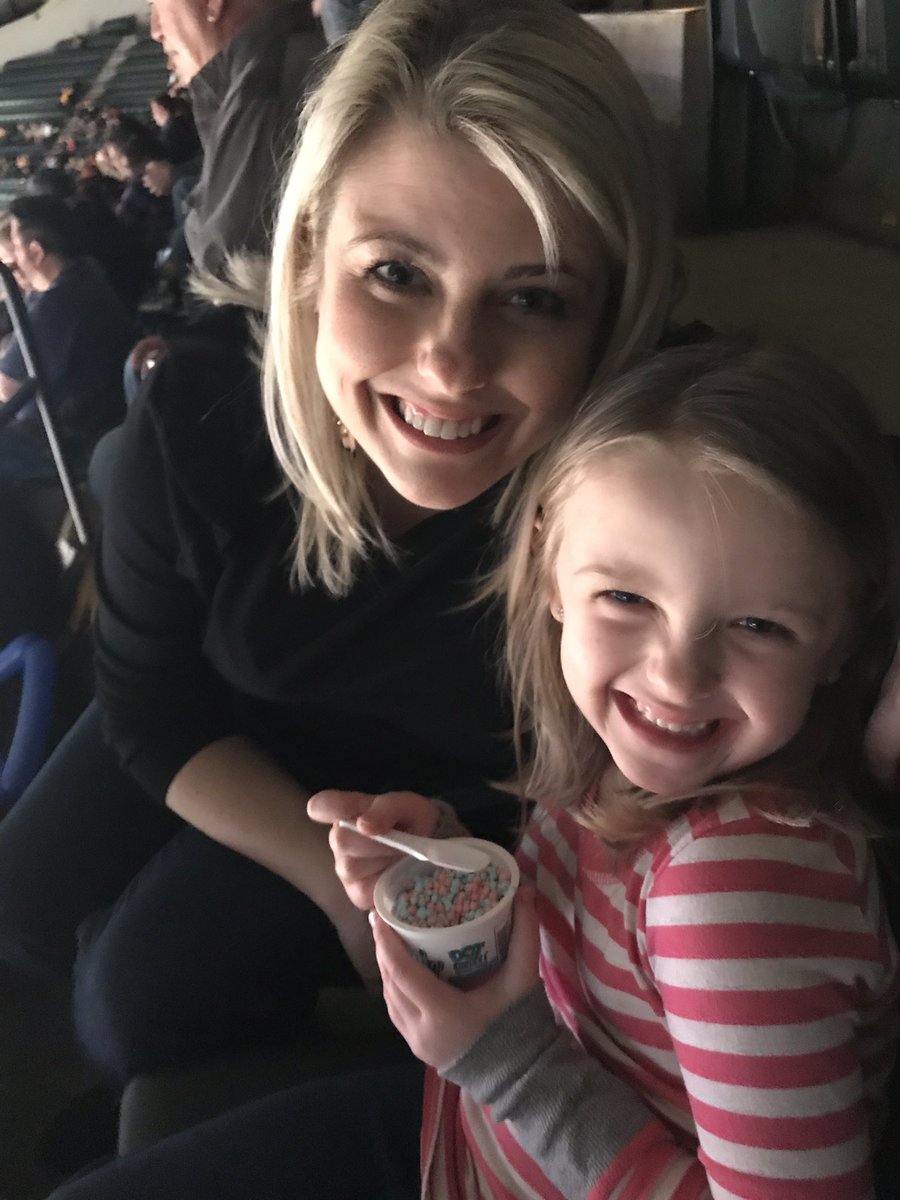 LimelightAlicia's tweet photo. Let’s go @Pacers 🏀❤️😁 @NBEbulldogs night!!! https://t.co/E48tkcyVUg