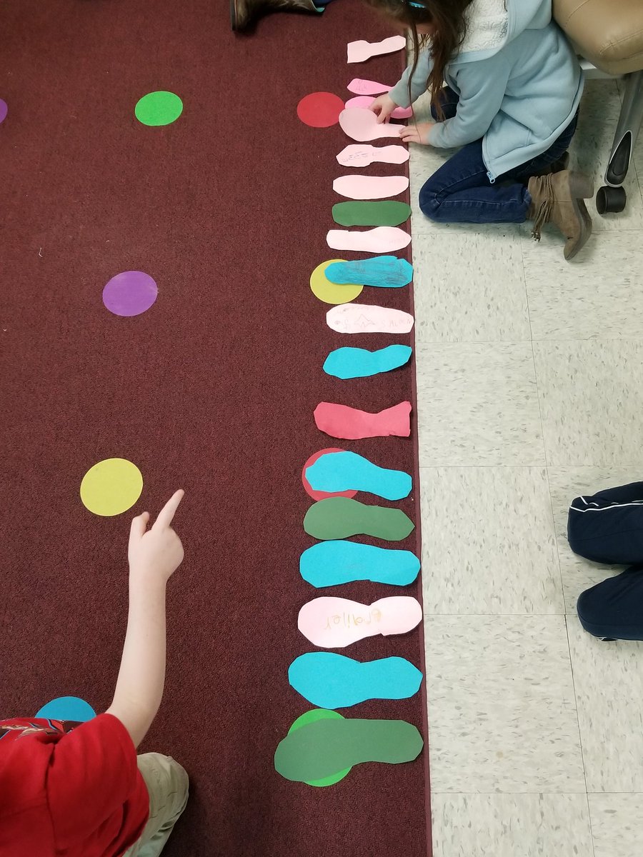 SawyerKinder's tweet photo. Working on non-standard measurement one "foot" at a time 📏👣 #MCEalwayslearning https://t.co/itznedeqFM