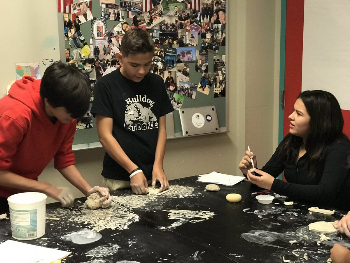MsWordBMS's tweet image. Clay all day! New Tech Learners creating their Reform Movement Sculptor. #iamepisd #brownbulldogstrong #newtechnetwork