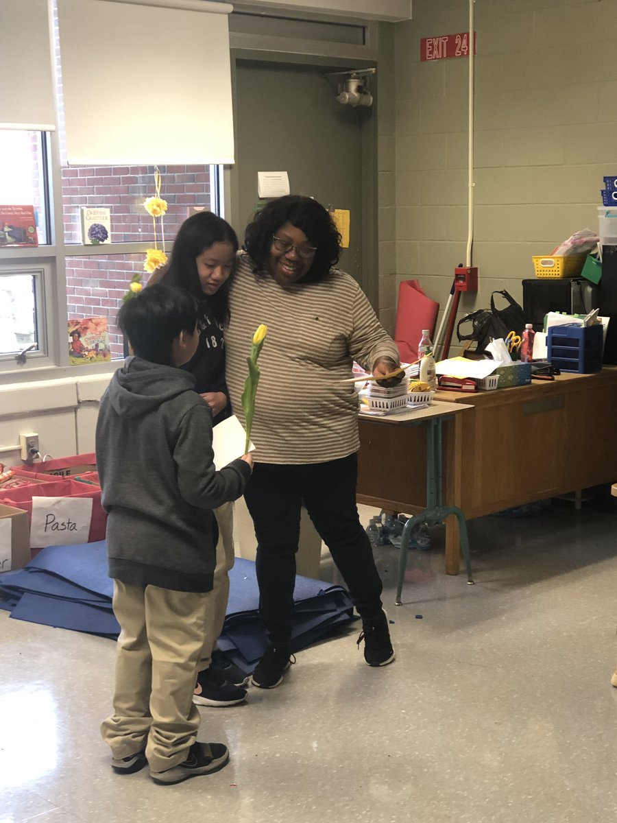 DrJillHandley's tweet photo. Our 5th graders delivering invitations and flowers to a teacher of their choice to sit on their defense panel @KenwoodElementa #WeAreJCPS #TeachersMakeaDifference #bucketfiller @kids_inspire https://t.co/yBHFLwgQPT