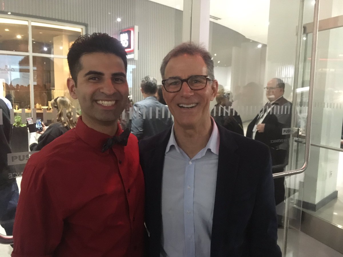 MrLuisMaya's tweet photo. @VinnieTortorich diagnosed with Colitis at 13 years old; I’m 34 now. Big thanks to NSNG where I have been in remission for a few years now with no medication.  Thank you for hearing my story and for everything you do! Pleasure meeting you. https://t.co/GQLgbXtbw8
