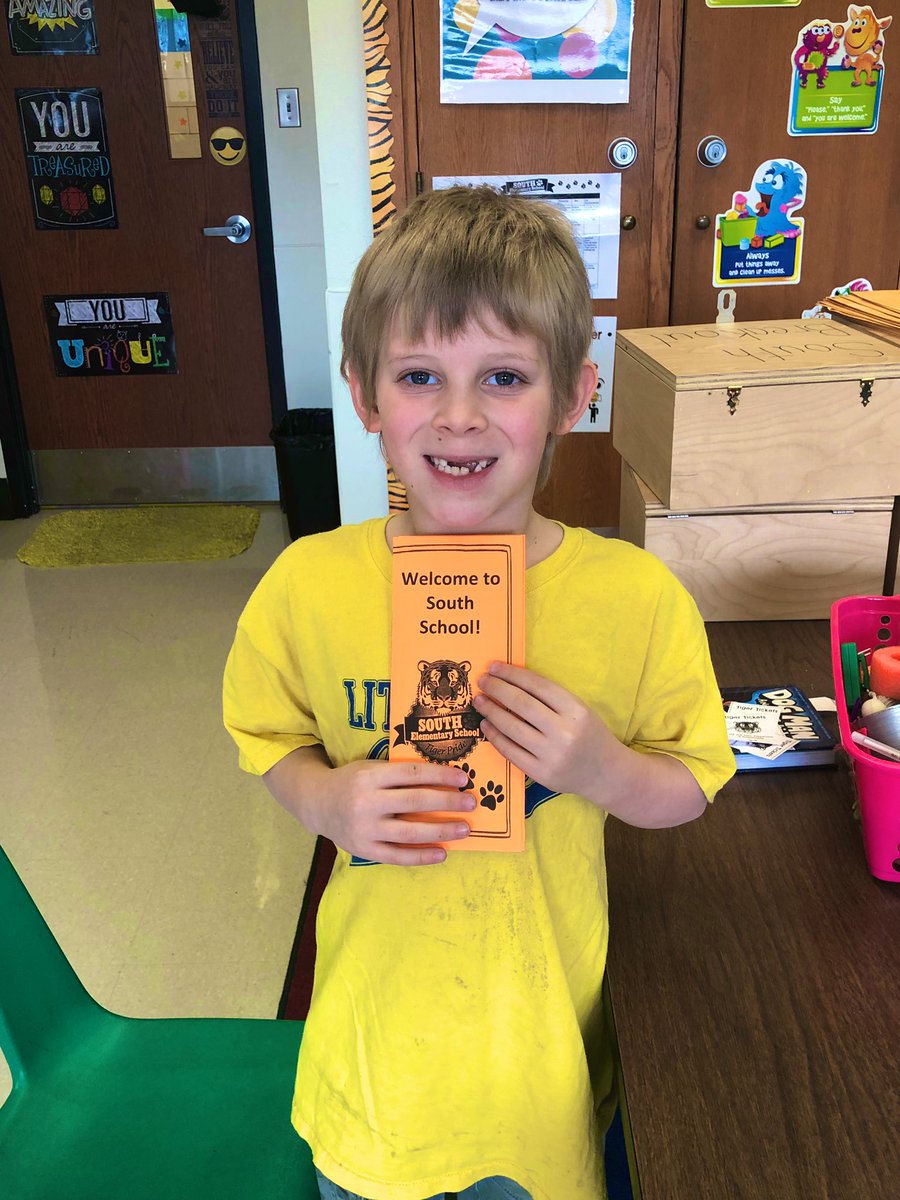 JCSouthSchool's tweet photo. It’s grrrrrrrrreat getting to welcome new students to our school with an official Tiger Training! 🐅
#jcsouthschool #tigertraining #big3 #pbis https://t.co/yeHJttOq1n