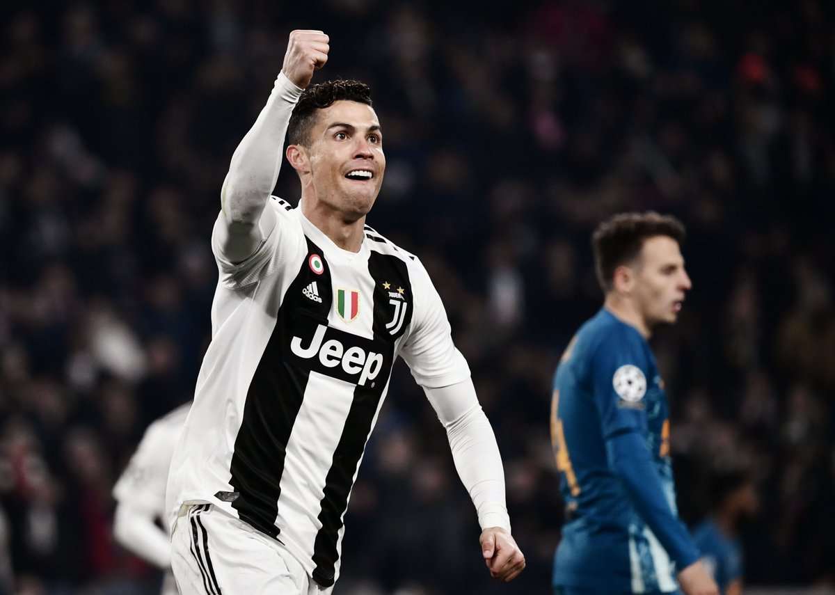 ElFondo_Blanco's tweet photo. Nunca te rías e intentes humillar a un jugador que te ha echado cuatro veces de la Champions League, porque seguramente, lo que hará, es echarte una quinta. 

#CR7 🏆 https://t.co/qePpaOnzfE