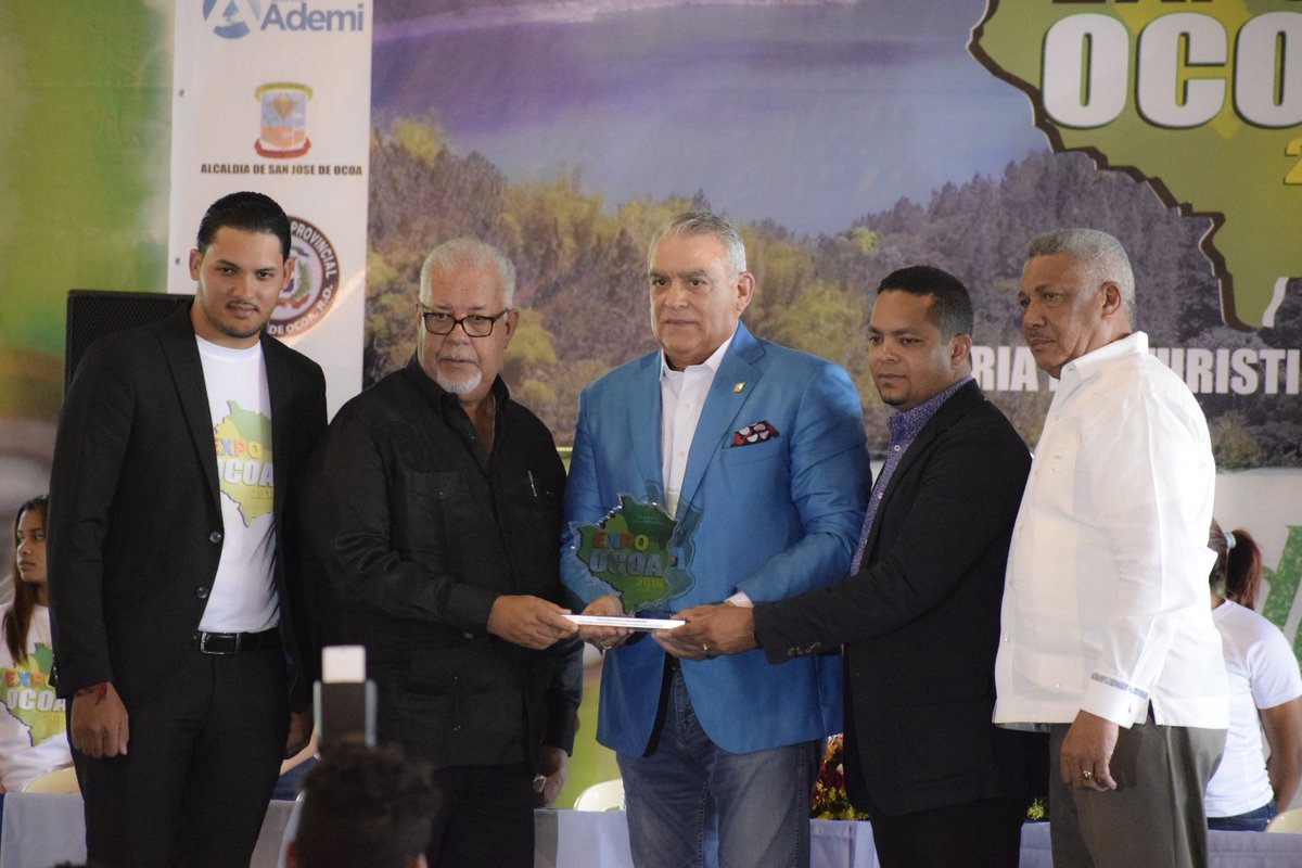 La primera Feria #ExpoOcoa2018 fue dedicada al senador <a href="/PasionporOcoa/">Pedro Alegría Soto</a> y como invitada estuvo la provincia Peravia (Bani), y como país invitado Canadá, quienes recibieron reconocimientos por sus respectivos aportes a #SanJoseDeOcoa 🌱 #ExpoOcoa #ExpoFeriaOcoa #Feria #Desarrollo