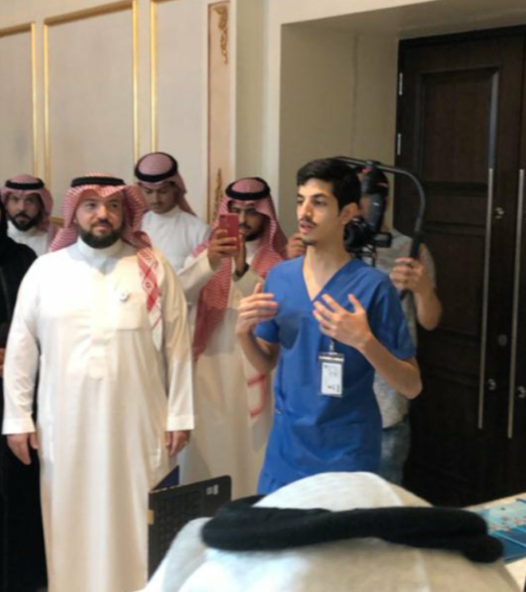 بالنسبه لي رأيت: 
ان كلما ضغطت عليك  الحياه عليك وكافحت ضدها كلما اخرجت كنوز في نفسك انت لم تعلم عنها 
(قبل 5 سنوات لم يتم قبولي بالطب البشري بسبب ضعفي في الانجليزي وايضا لعدم قدرتي على التحدث )
والان بفضل الله شرحت اكثر من 120 موضوع بالتويتر في علوم الصيدلة المختلفة❤