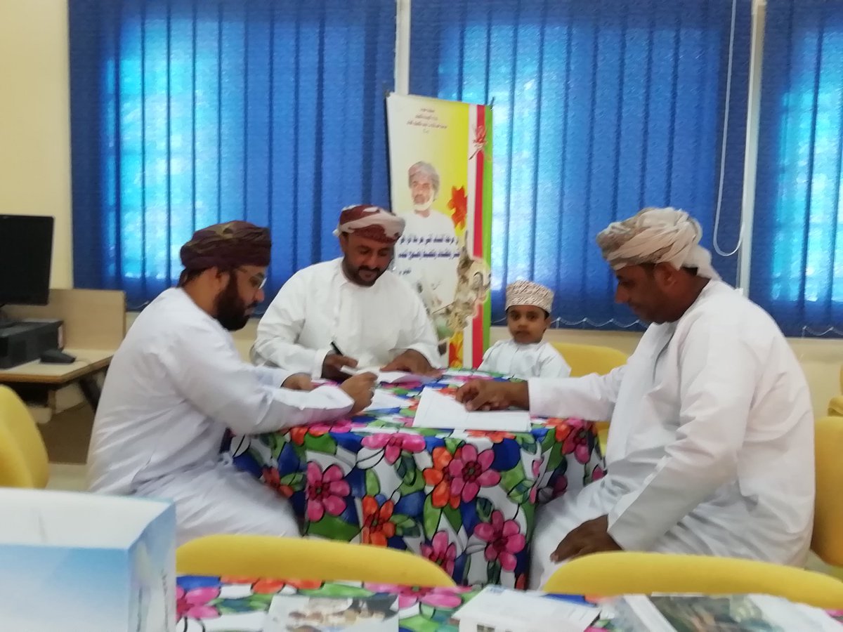 من لقاءات أخصائي التوجيه المهني بأولياء أمور الطلبة لمناقشة خياراتهم الدراسية للصفين الحادي والثاني عشر للعام الدراسي القادم  2019/2020.