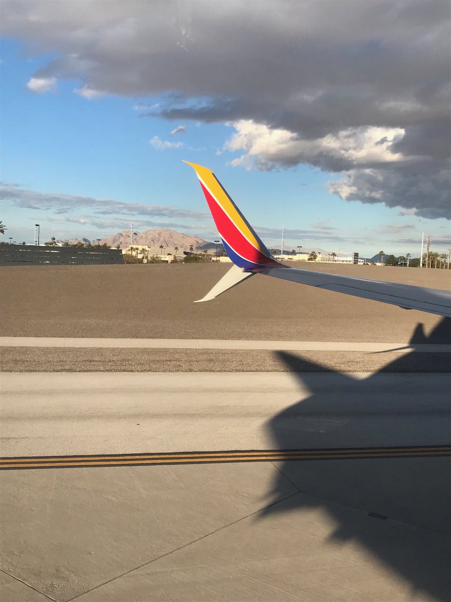 ZingerTara's tweet photo. A change in planes (and plans!) but still made it to Berkeley, California safe and sound. This Teacher-as-Learner is excited to head to my digital storytelling conference tomorrow no matter how many obstacles! Excited to LEARN. #d90learns https://t.co/ojLFSTl0UR