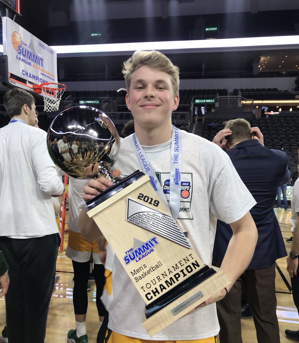Jaxonknotek2's tweet photo. WE GOING DANCIN’ 🤷‍♂️🕺💃 @marchmadness https://t.co/n2lUeQinxm