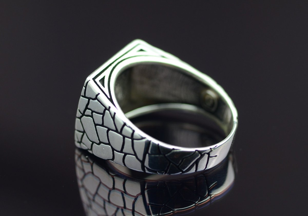 craft_native's tweet image. Mens Vintage Feroza Ring | Turquoise Sterling Silver 925 Ring.
The ring showcases an elegant design with unique Beautiful Blue Feroza stone. 
#feroza #artisanjewelry #timeless #turquoise #etsyshop #etsy #handmadejewelry #Gemstones #sterlingsilver #menswear #vintage #forhim #Rings