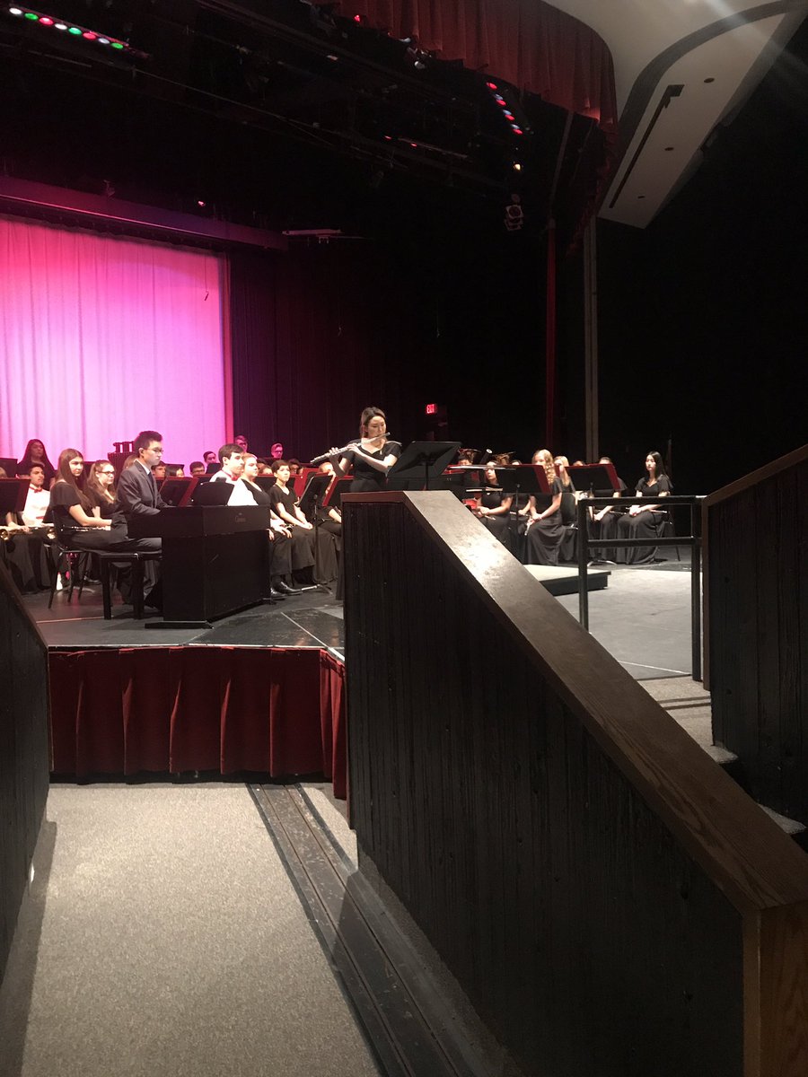 PalatineHS's tweet photo. Amazing Flute solo.  Such talented Pirates. #onePHS https://t.co/I1z6HMFiHG