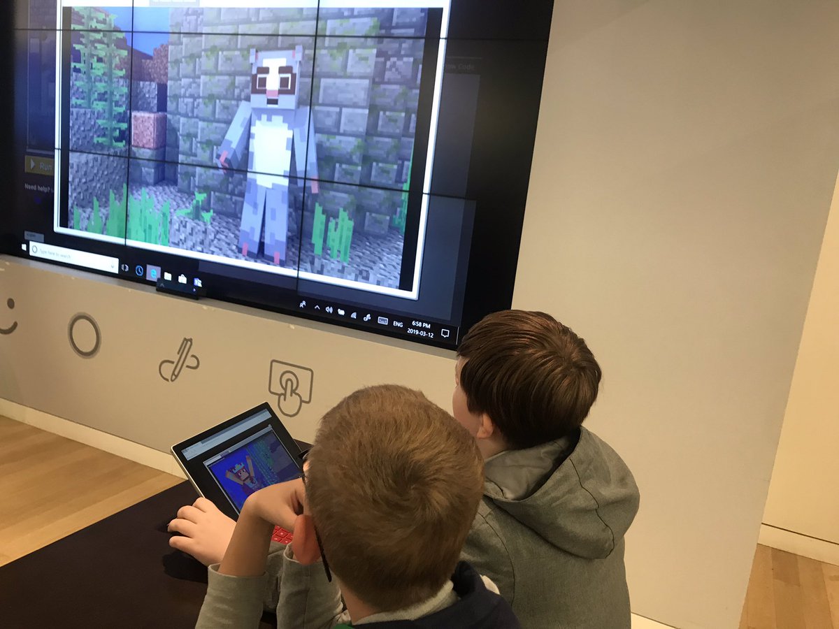 2Scouter's tweet image. 227 Cubs are at @MicrosoftStore learning coding tonight. @Douglasdale @LDH74 #scouterlife #scoutsdostuff @scoutscanada